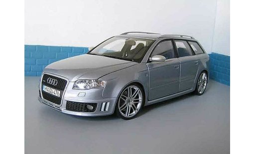 Audi RS4 avant 1/18 Minichamps grigio modellini auto