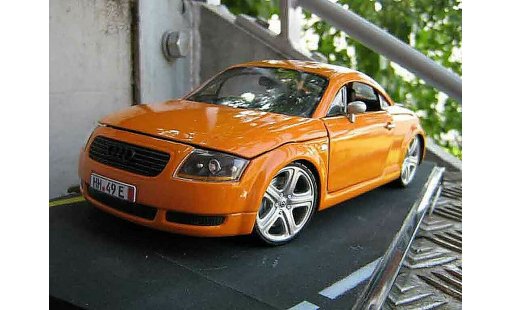 Audi TT rs coupe 1/18 Revell orangesignal porsche jantes touareg modellini auto