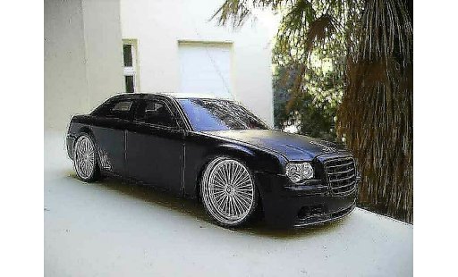 Chrysler 300C tuning 1/18 Norev dub style modellini auto