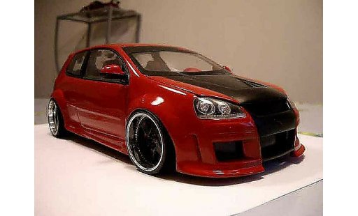 Volkswagen Golf GTI 1/18 Revell zender rosso modellini auto