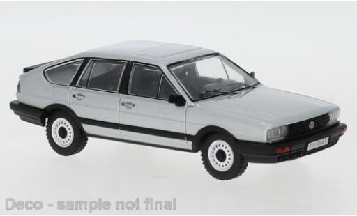 Volkswagen Passat 1/43 IXO B2 d 1985 modellino in miniatura