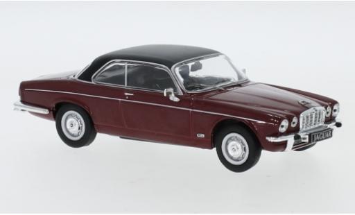 Jaguar XJ 1/43 IXO 12 C rosso/nero RHD 1976 modellino in miniatura