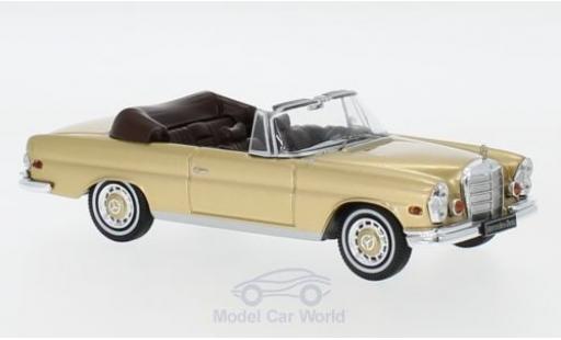 Mercedes 280 1/43 IXO SE (W111) 3.5 gold 1969 modellino in miniatura