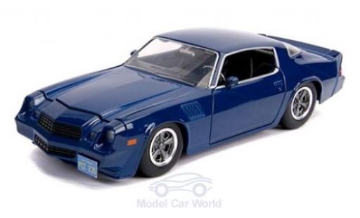Chevrolet Camaro 1/24 Jada Toys Z28 blu Stranger Things 1979 mit Sammelmünze modellino in miniatura