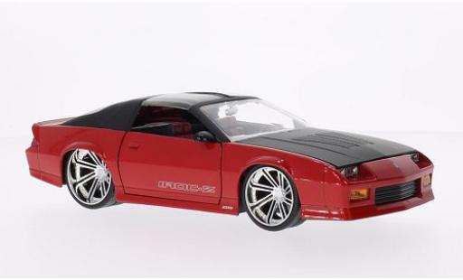 Chevrolet Camaro 1/24 Jada Toys Z28 IROC-Z Tuning rosso/matt-nero 1985 modellino in miniatura
