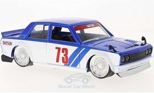 Datsun 510 1/24 Jada Toys metallico blu/bianco 1973 Widebody modellino in miniatura