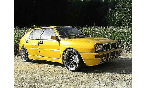 Lancia Delta HF Integrale 1/18 Ricko evolution 2 giallos jantes 19 pouces modellini auto
