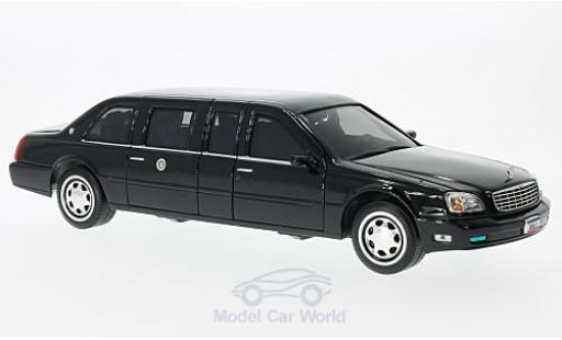 Cadillac Deville 1/24 Lucky Die Cast DeVille Presidental Limousine nero 2001 Standarten liegen bei modellino in miniatura