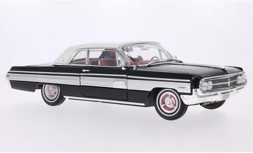 Oldsmobile Starfire 1/18 Lucky Die Cast Hardtop nero/bianco 1962 modellino in miniatura