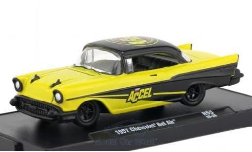 Chevrolet Bel Air 1957 1/64 M2 Machines giallo/nero 1957 modellino in miniatura