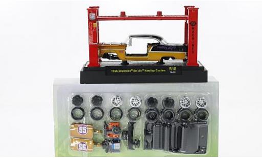 Chevrolet Bel Air 1/64 M2 Machines Hardtop Custom gold/nero 1955 Model-Kit Kit y compris les Hebebühne et 4 Ersatzrädern sans Vitrine modellino in miniatura