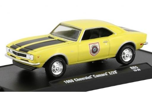 Chevrolet Camaro 1/64 M2 Machines Z/28 giallo/matt-nero Sports Department 1969 modellino in miniatura