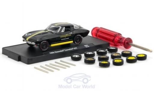 Chevrolet Corvette 1/64 M2 Machines 427 nero/giallo 1966 inklusive 12 Austauschrädern 6 Achsen und 1 Schraubenzieher Auto-Wheels Release 06 modellino in miniatura