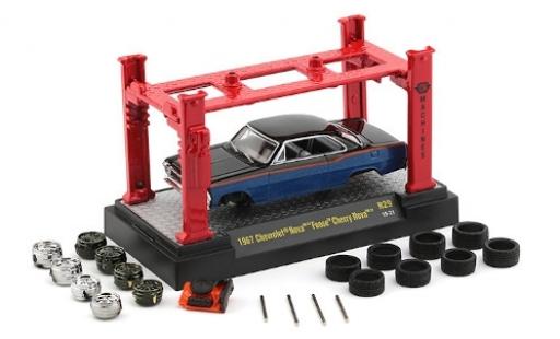 Chevrolet Nova 1/64 M2 Machines metallico blu/nero 1967 Foose Cherry avec Hebebühne et 2 Radsätzen modellino in miniatura