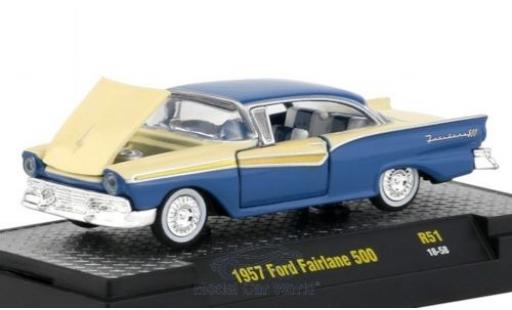 Ford Fairlane 1/64 M2 Machines 500 blu/beige 1957 modellino in miniatura