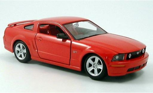 Ford Mustang 1/24 Maisto GT Coupe rosso 2006 modellino in miniatura