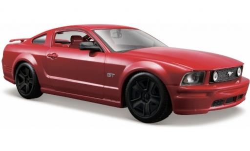 Ford Mustang 1/24 Maisto GT metallico rosso 2006 noir jantes modellino in miniatura