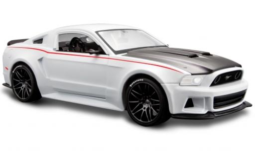 Ford Mustang 1/24 Maisto Street Racer bianco/matt-nero 2014 modellino in miniatura