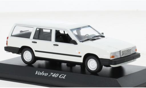 Volvo 740 1/43 Maxichamps Break bianco 1986 modellino in miniatura