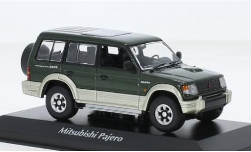 Mitsubishi Pajero 1/43 Maxichamps LWB metallise gr&uuml;n 1991 1:43 modellino in miniatura
