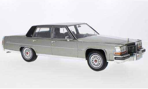 Cadillac Fleetwood 1/18 MCG Brougham metallise grau 1982 modellino in miniatura