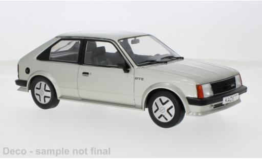 Opel Kadett 1/18 MCG D GTE silber 1983 1:18 modellino in miniatura