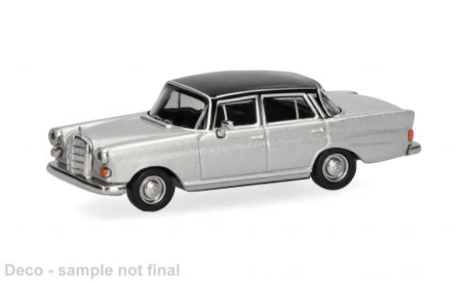Mercedes 200 1/87 Herpa Heckflosse silber/schwarz 1:87 modellino in miniatura