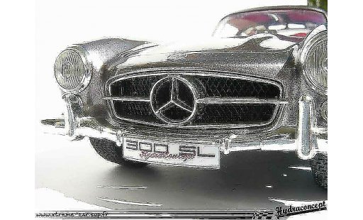 Mercedes 300 Base 1/18 Burago finition interieure et exterieure modellini auto