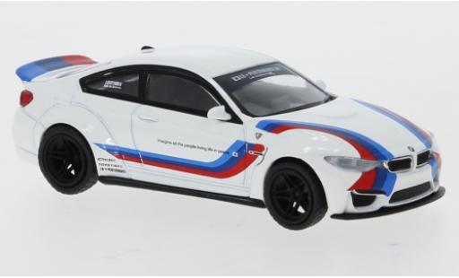 Bmw M4 1/64 Mini GT (F82) LB Works bianco/Dekor RHD modellino in miniatura