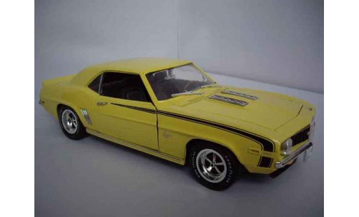 Chevrolet Camaro SS 1/18 Ertl 396 1969 giallo modellini auto