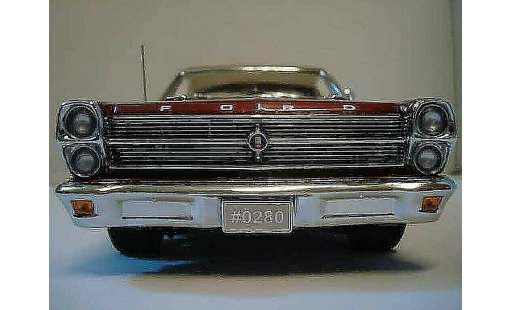 Ford Fairlane Berline 1/18 GMP 390 c.i. 4 speed street ember glow modellini auto