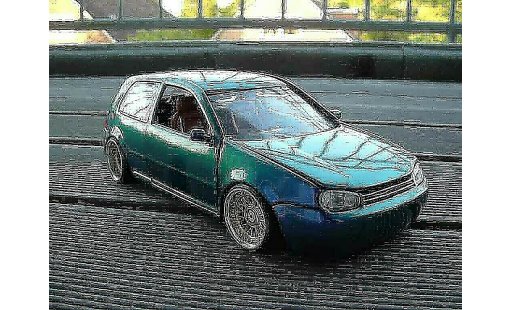 Volkswagen Golf GTI 1/18 Revell cameleon modellini auto
