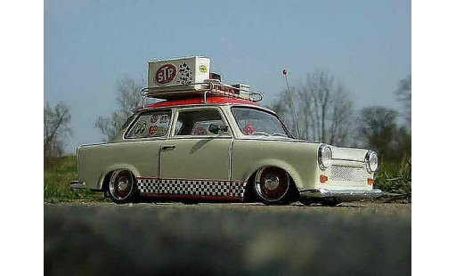 Trabant 601 de luxe 1/18 Sun Star oldskool trabimaker ost berlin 1969 modellini auto
