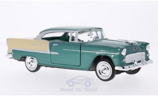 Chevrolet Bel Air 1/24 Motormax Hardtop metallico verde/beige 1955 modellino in miniatura