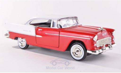 Chevrolet Bel Air 1/24 Motormax rosso/bianco 1955 ohne Vitrine modellino in miniatura