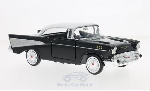Chevrolet Bel Air 1/24 Motormax nero/bianco 1957 modellino in miniatura