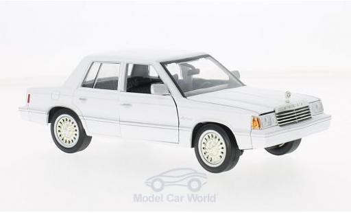 Dodge Aries 1/24 Motormax K bianco 1982 modellino in miniatura