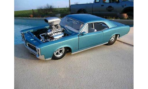 Pontiac GTO 1966 1/18 Hot Wheels moteur corvette drag modellini auto