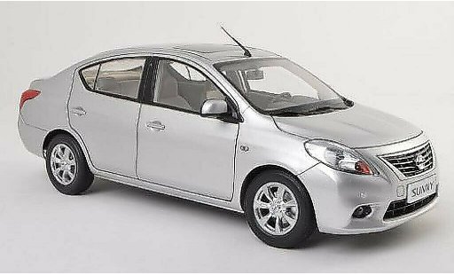 Nissan Sunny Base 1/18 Paudi grigio 2010 modellini auto