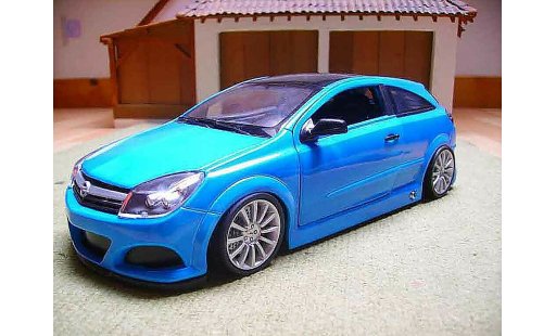 Opel Astra GTC 1/18 Welly opc modellini auto