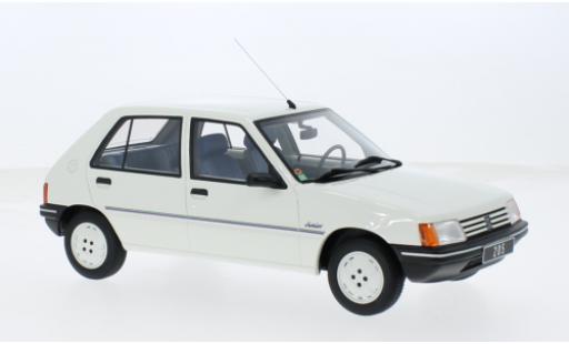 Peugeot 205 1/18 Ottomobile Junior weiss 1988 1:18 modellino in miniatura