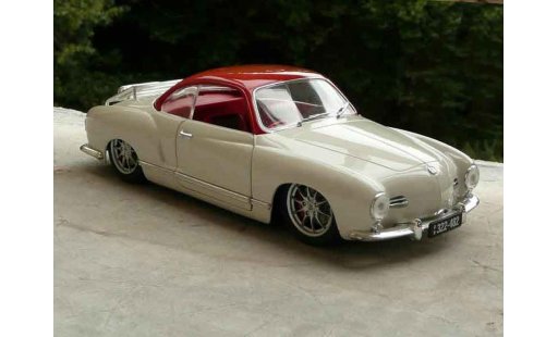 Volkswagen Karmann Base 1/18 Solido low light modellini auto