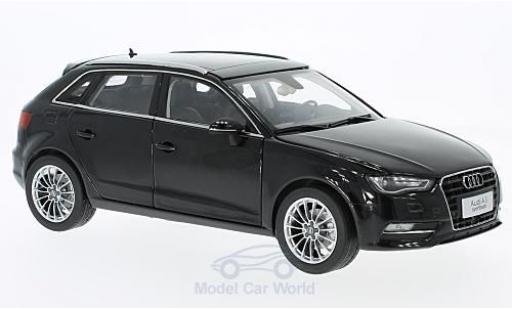 Audi A3 1/18 Paudi Hatchback nero modellino in miniatura