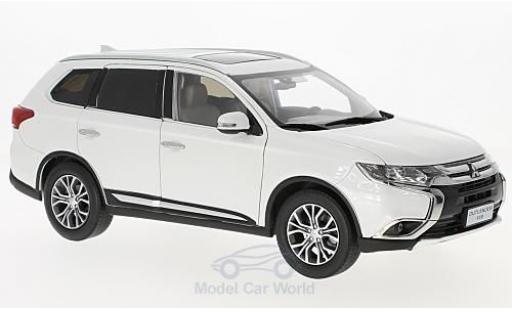 Mitsubishi Outlander 1/18 Paudi bianco 2016 modellino in miniatura