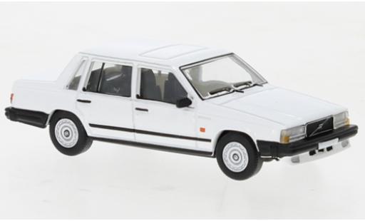 Volvo 740 1/87 PCX87 bianco 1984 modellino in miniatura