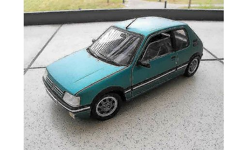 Peugeot 205 GTI 1/18 Solido Griffe rabaissee modellini auto