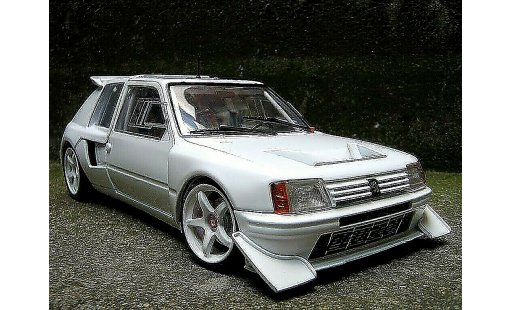 Peugeot 205 Turbo 16 1/18 Solido preparee pour la course T16 modellini auto