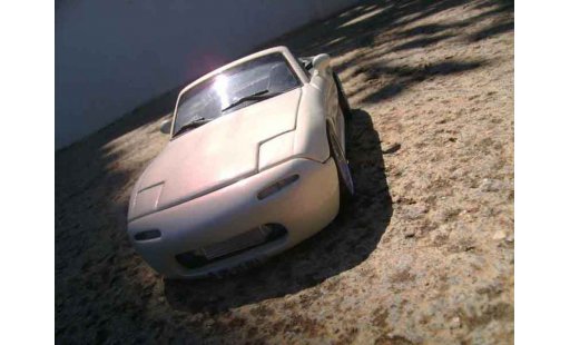 Mazda MX5 1993 1/18 Kyosho tuning modellini auto