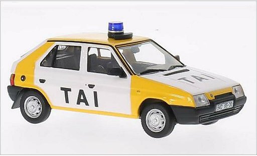 Skoda Favorit Livree Officielle 1/43 Abrex Tai Praha (rundes blulicht) bianco/giallo 1987 modellini auto