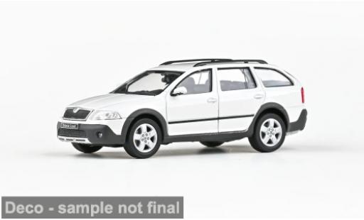 Modellini auto Skoda Octavia II Combi Scout weiss 2007 1/43 Abrex
